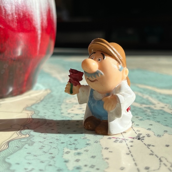 Vintage 1994 Tetley Tea Folk with Flower - Picture 2 of 5